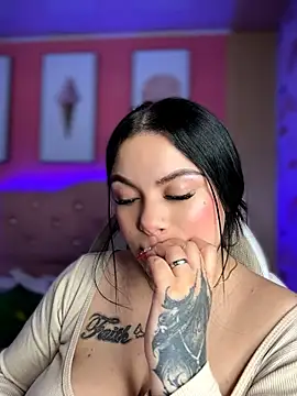 Megaan__More's Live XXX Chat