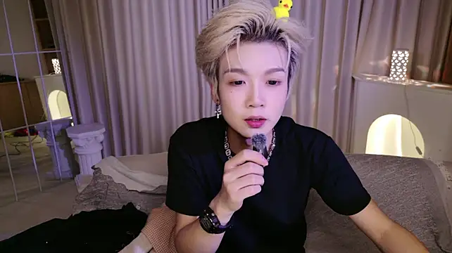 XiaoHuiHui-111's Live XXX Chat