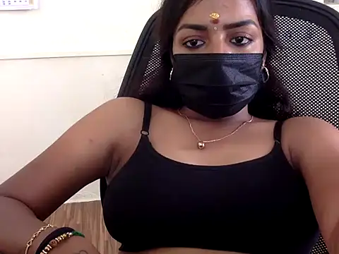 Meera-Mythun Adlı Modelin Canlı XXX Sohbeti
