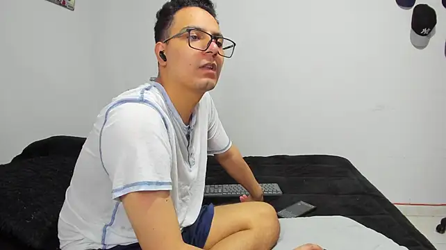 sebas_n_laura's Live XXX Chat