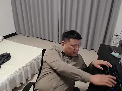 zhang1118 即時 XXX 聊天