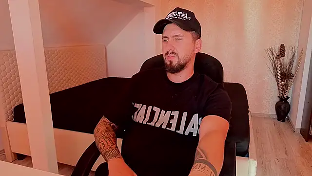 Онлайн чат XXX LoganStroud