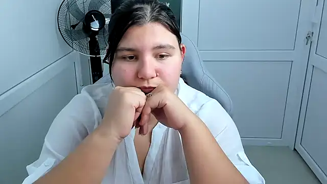 PhoenixFly's Live XXX Chat