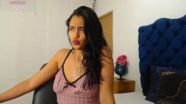 Lili666_ Adlı Modelin Canlı XXX Sohbeti