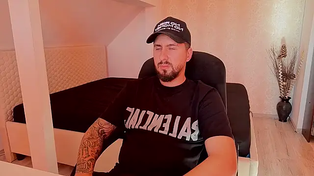 Онлайн чат XXX LoganStroud