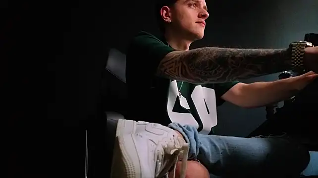 Živý XXX chat FelixStarkk