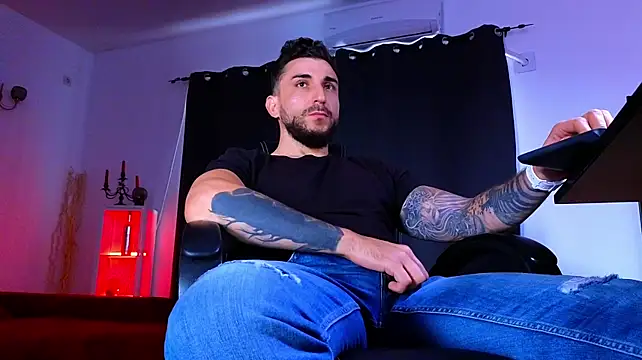 MightyAaron66 XXX чат на живо