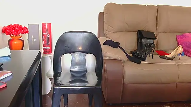 Hotcougar XXX чат на живо