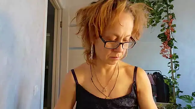 LioraWeiss – Naživo XXX chat
