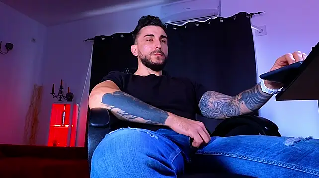 MightyAaron66's Live XXX Chat