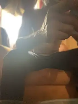 De_maskedcouple Show in webcam