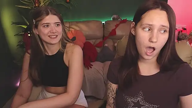 HotCaramellsTV live XXX chat