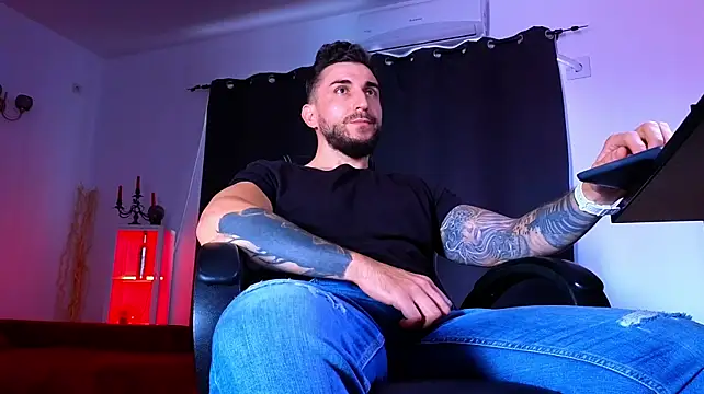 MightyAaron66 Adlı Modelin Canlı XXX Sohbeti