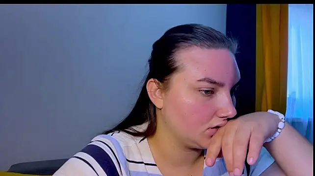 Dreamyblushfairy Adlı Modelin Canlı XXX Sohbeti