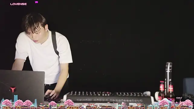 دردشة DJ-ZUOZUO الجنسية المباشرة