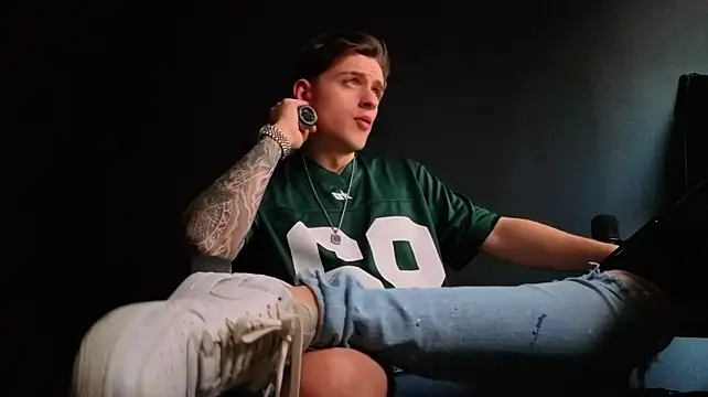 צ'אט XXX בשידור חי של FelixStarkk