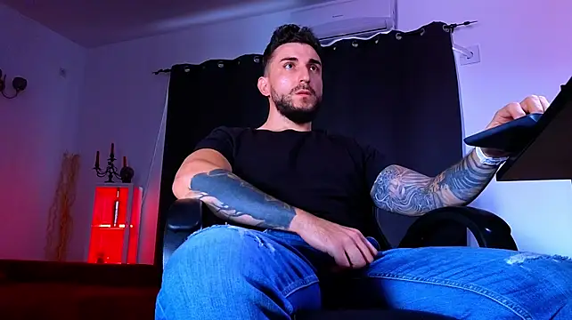 MightyAaron66 live XXX chat