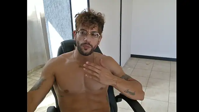 ItalianShadow live XXX chat