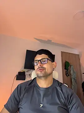 XXX chat uživo modela TroyeKnight