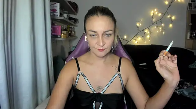 adri_smoke's Live XXX Chat
