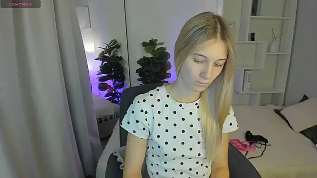 LauraPurr Adlı Modelin Canlı XXX Sohbeti