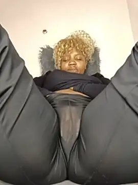 XXX chat uživo modela ThaBundaa