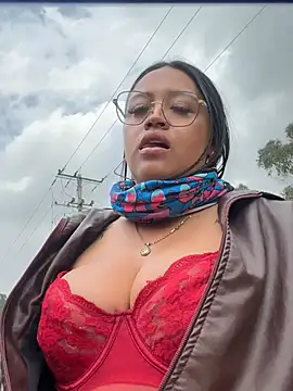 Outdoors-Mia_Khalifa's Live XXX Chat