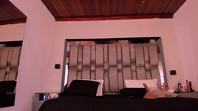 NikkySmiith's Live XXX Chat