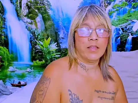 Chat +18 de indianroxy ao vivo