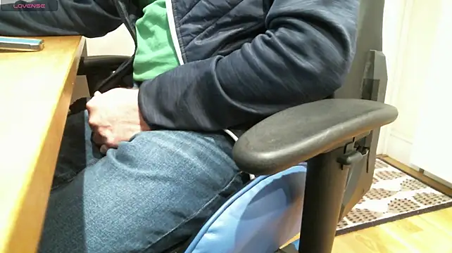 צ'אט XXX בשידור חי של RobinsKrew