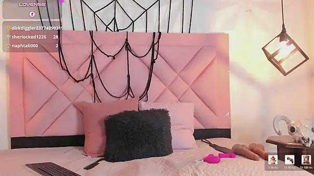 צ'אט XXX בשידור חי של Caroline_daring