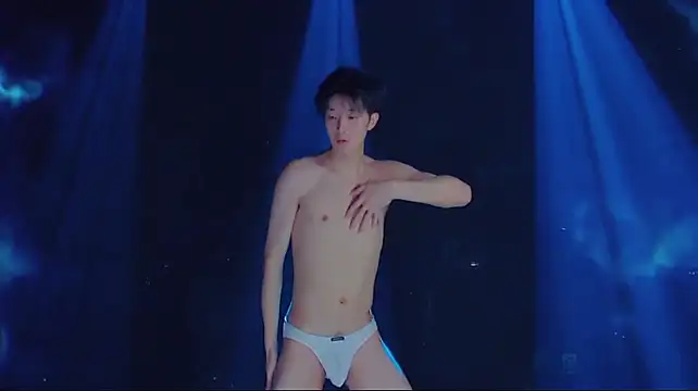 XXX chat uživo modela TNT-888