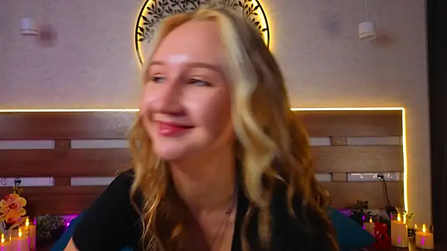 TinaPage élő XXX-chatje