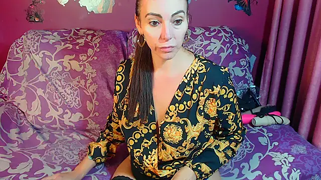 Chat +18 de milflovelyxxx ao vivo