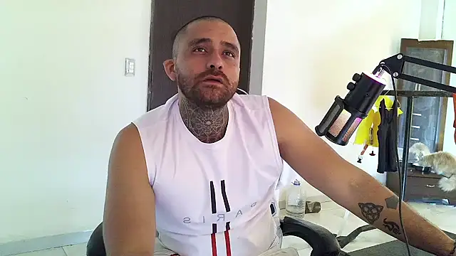 XXX chat uživo modela aronmiller404