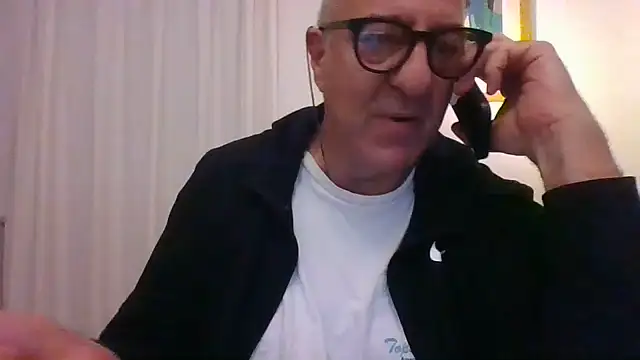 ANONIMO7735 Show in webcam