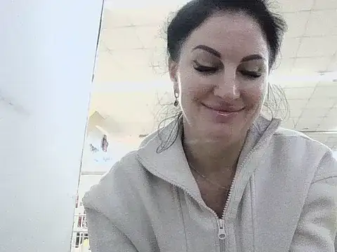 Sweaty20 Adlı Modelin Canlı XXX Sohbeti