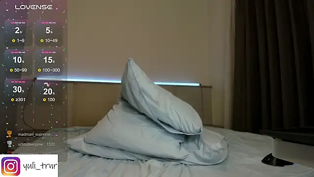 XXX chat uživo modela July_Terner