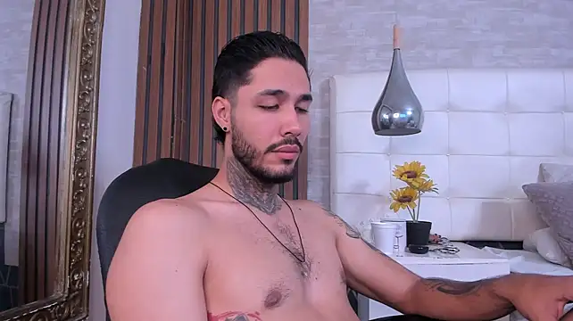 Онлайн чат XXX JacksonGreenn