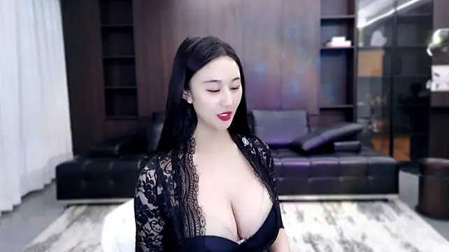 Lucky__Yuner Adlı Modelin Canlı XXX Sohbeti