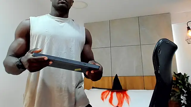 XXX chat uživo modela MarcusBlack_