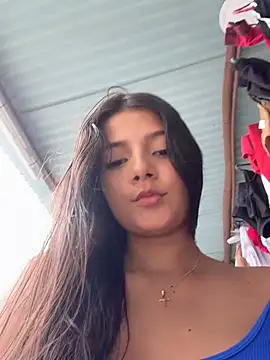 EmmiiGlow Adlı Modelin Canlı XXX Sohbeti