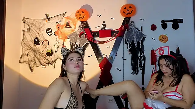 Hana_and_Chantal Adlı Modelin Canlı XXX Sohbeti