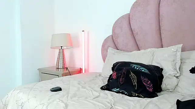 Chat +18 de AriellePerla ao vivo