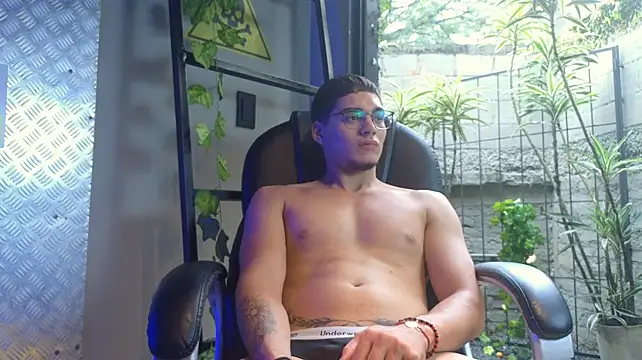 ThiagoFox Live XXX Chat