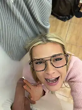 Nicoleevien Adlı Modelin Canlı XXX Sohbeti