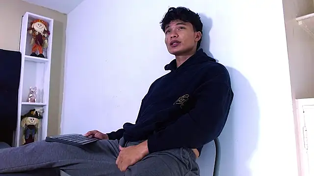 GoldenBoy_23's Live XXX Chat