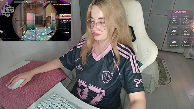 Lunar_Whisper's Live XXX Chat