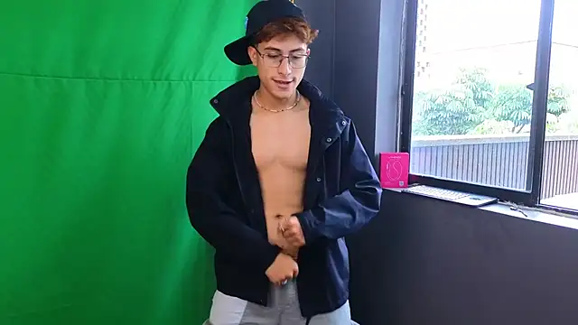 Онлайн чат XXX Aaron_Eze
