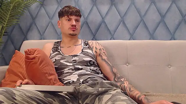 צ'אט XXX בשידור חי של marioalessio